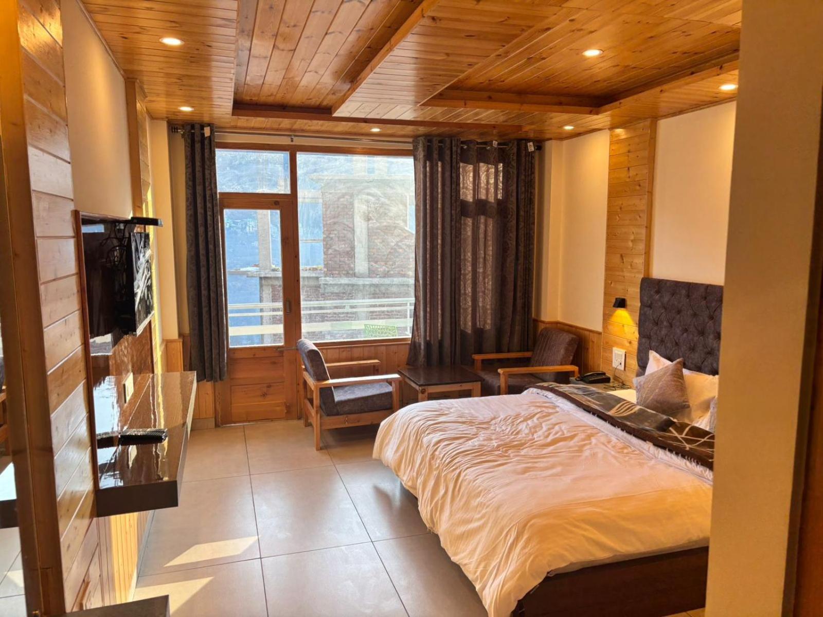 The Himalayan Sun Rise Hotel - Manali (Himachal Pradesh) — Photos 1
